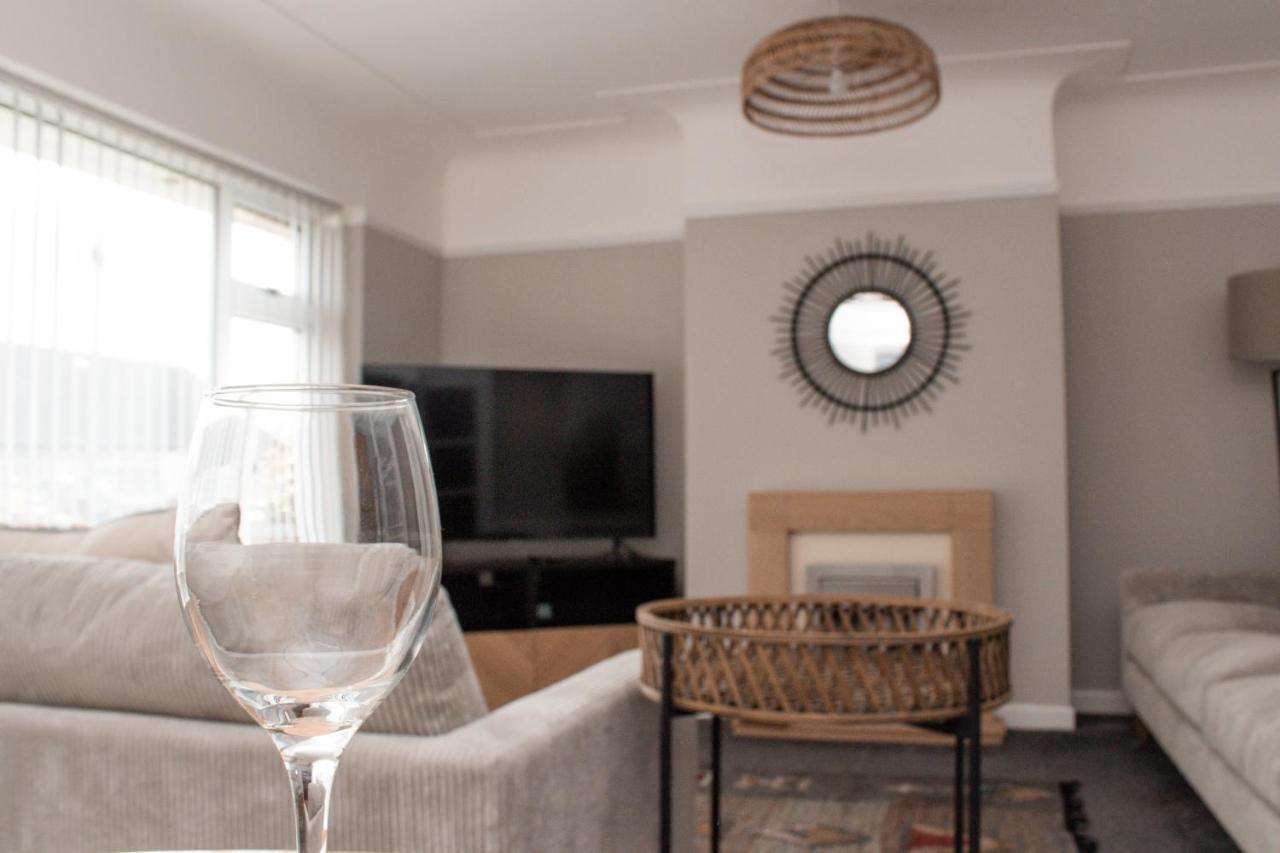 Cosy 3Bed Bungalow In West Kirby, Free Parking Frankby エクステリア 写真