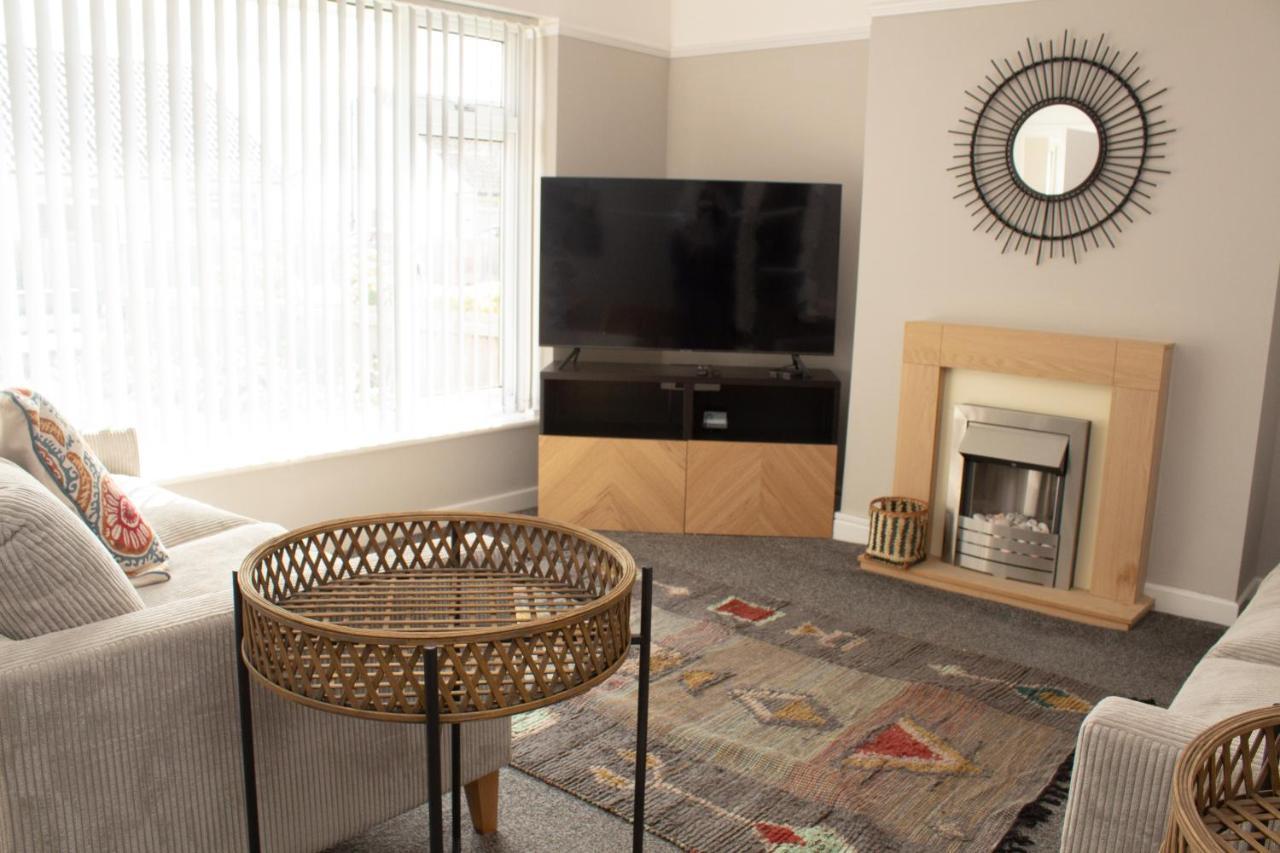 Cosy 3Bed Bungalow In West Kirby, Free Parking Frankby エクステリア 写真