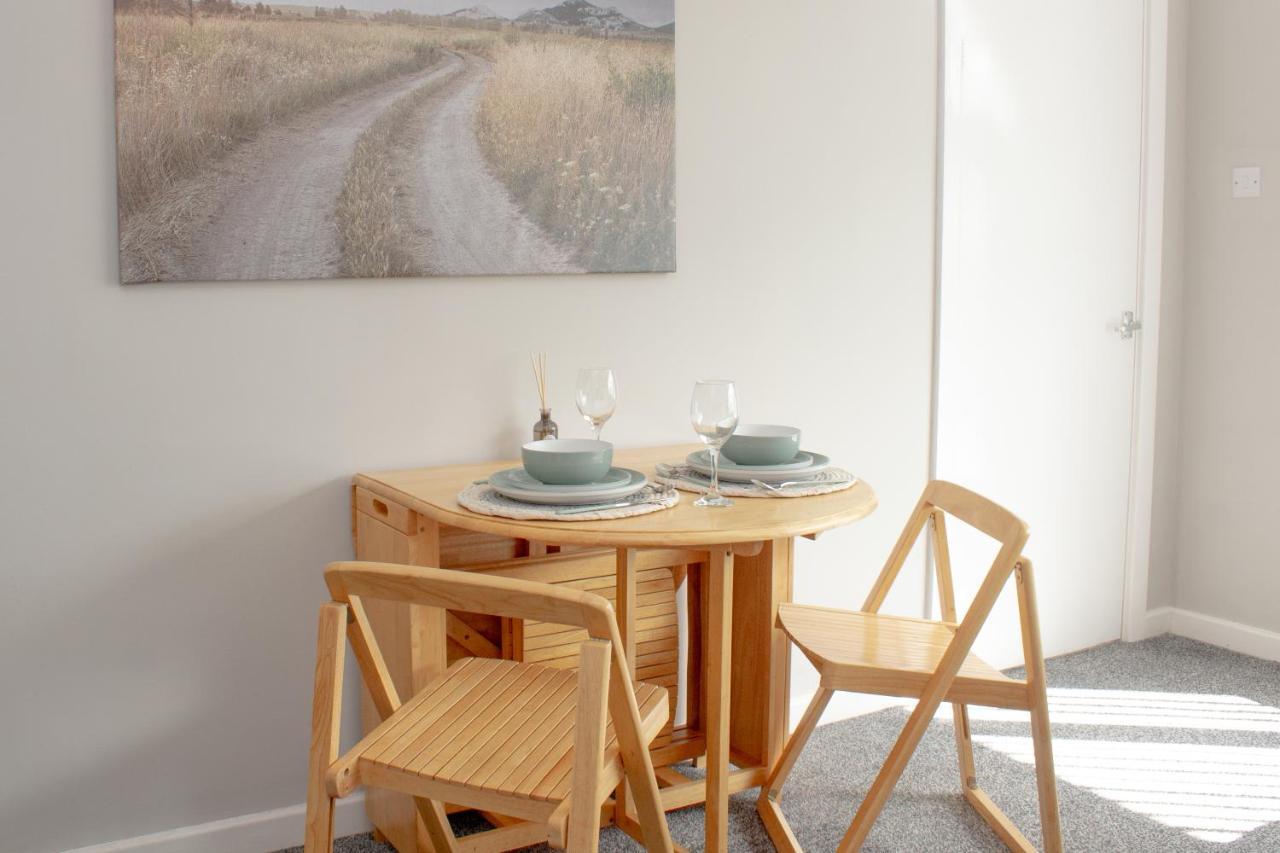 Cosy 3Bed Bungalow In West Kirby, Free Parking Frankby エクステリア 写真