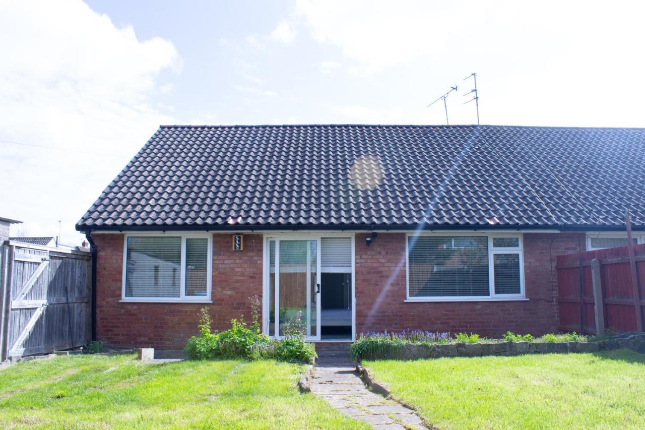 Cosy 3Bed Bungalow In West Kirby, Free Parking Frankby エクステリア 写真