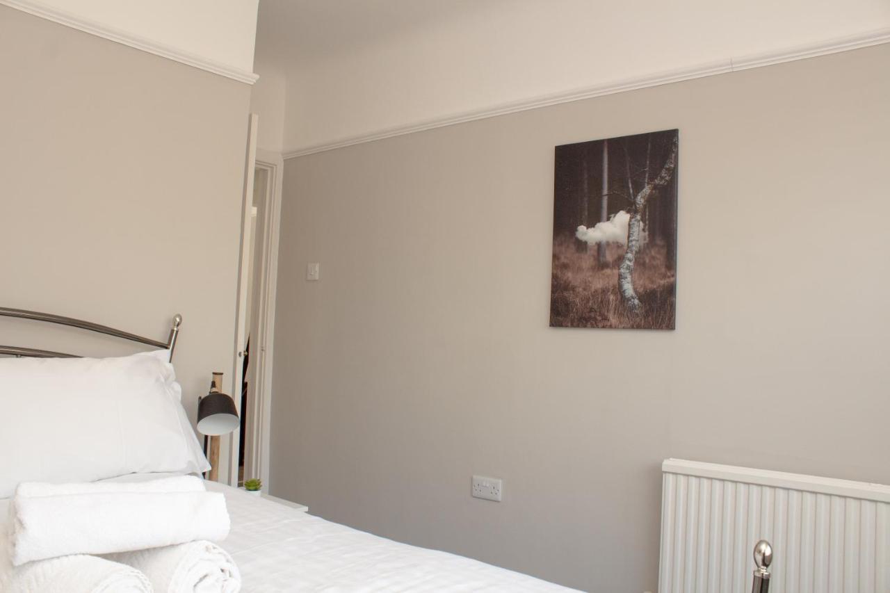 Cosy 3Bed Bungalow In West Kirby, Free Parking Frankby エクステリア 写真