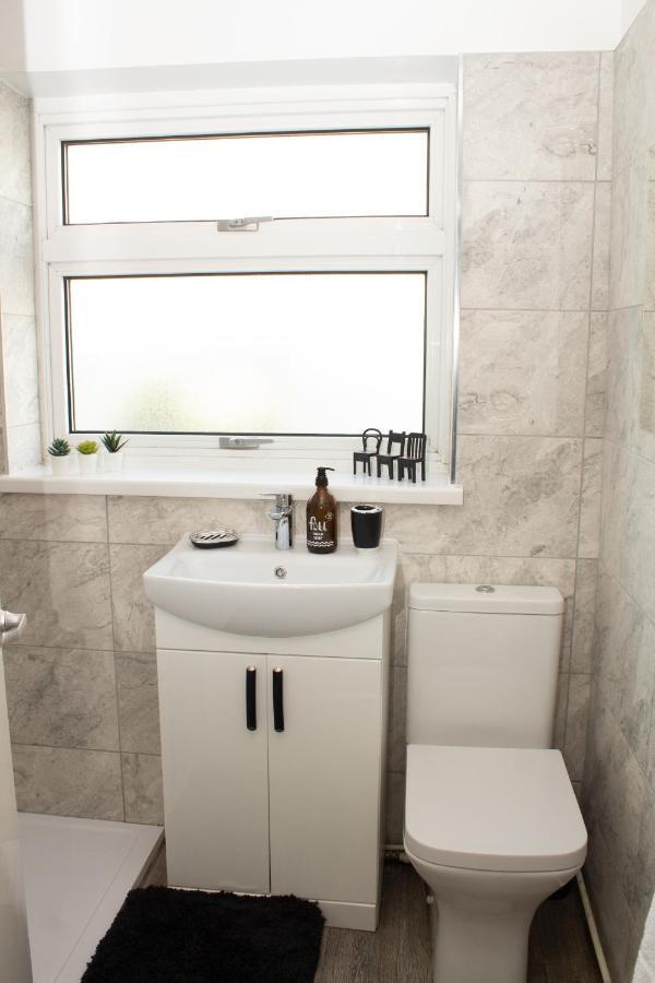 Cosy 3Bed Bungalow In West Kirby, Free Parking Frankby エクステリア 写真