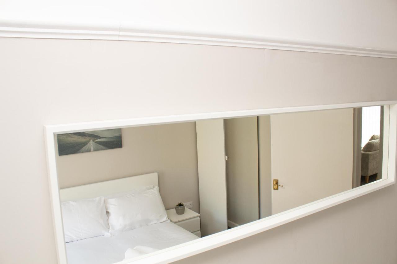 Cosy 3Bed Bungalow In West Kirby, Free Parking Frankby エクステリア 写真